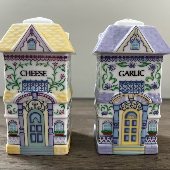 Vintage Lenox Spice Village Cheese and Garlic Shakers 1993 - Picture 2 of 9